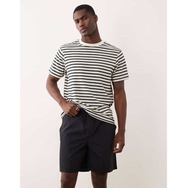 New Look pull on parachute short in black