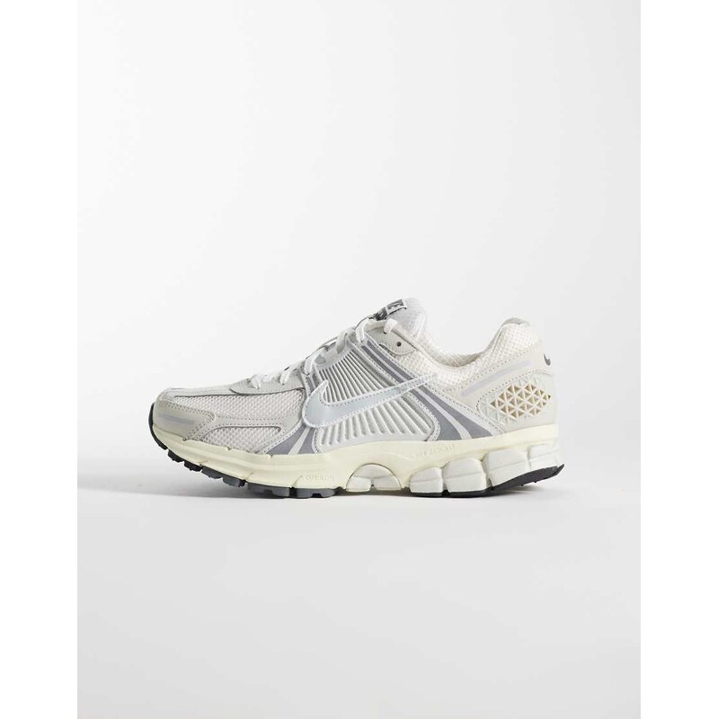 Nike Vomero 5 trainers in white and light grey