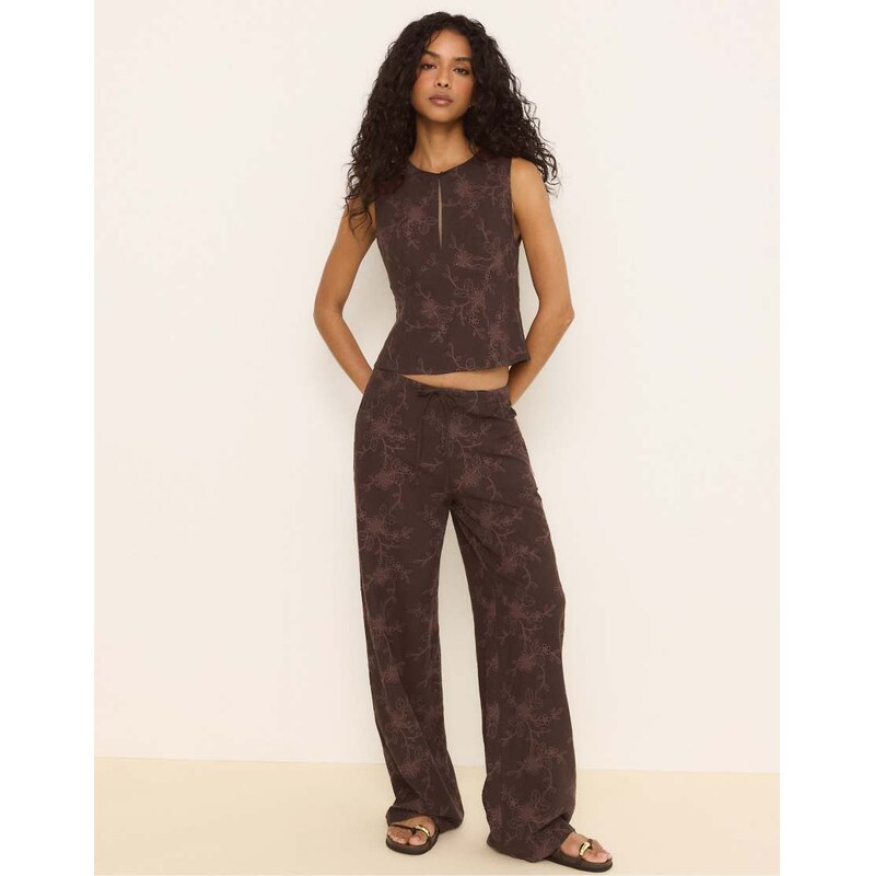 Stradivarius Embroidered straight-leg trousers in brown