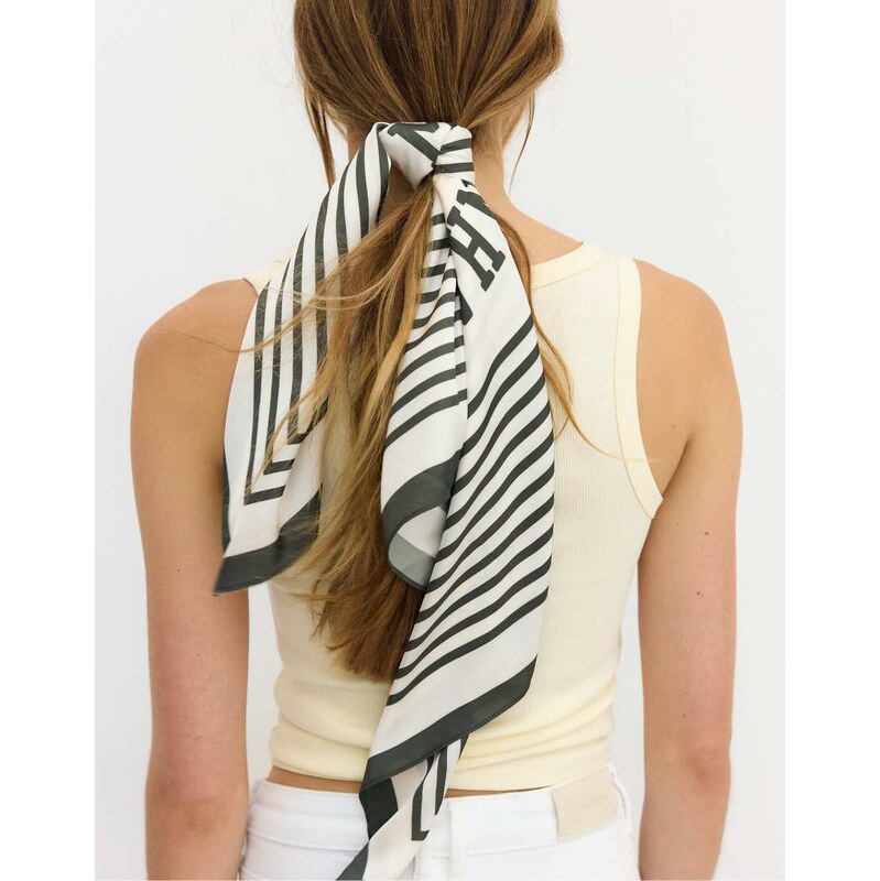 Stradivarius Manhattan striped scarf in khaki-Green