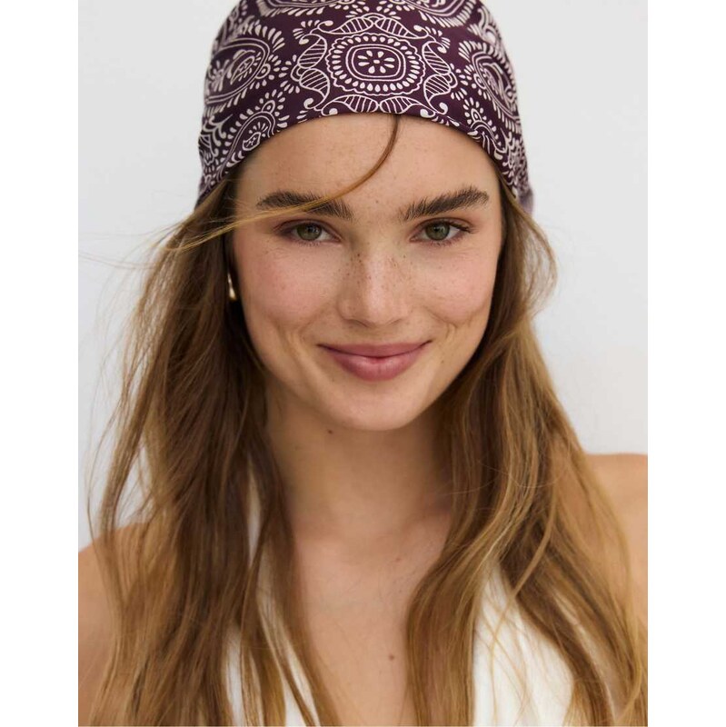 Stradivarius Small paisley scarf in burgundy-Red