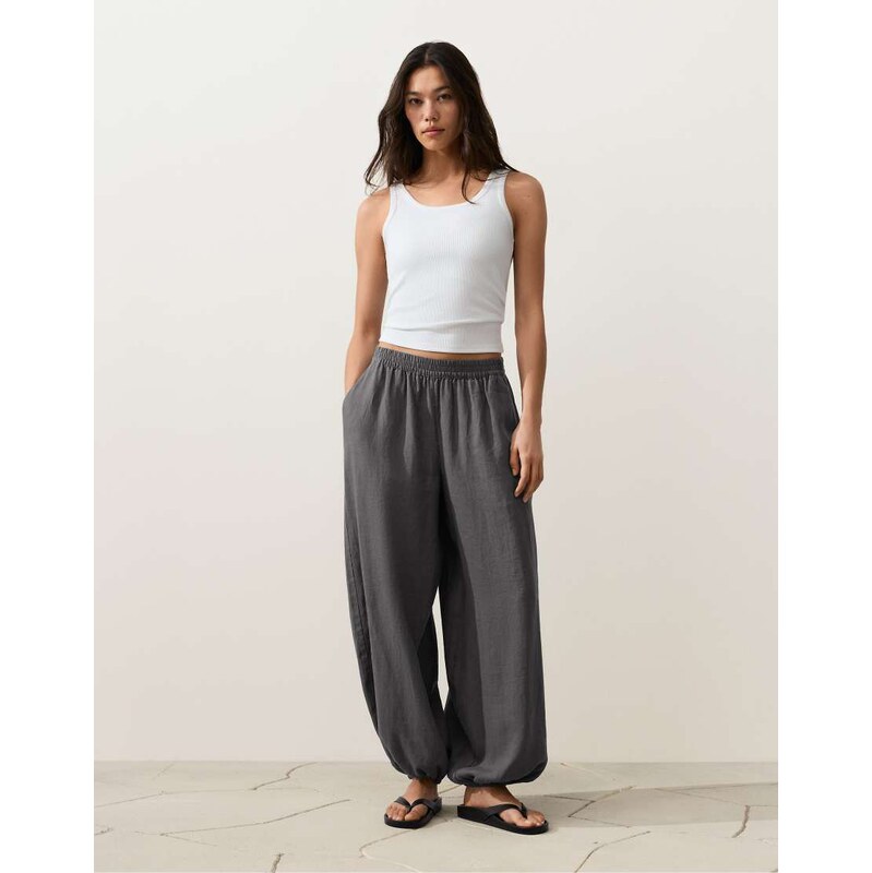 OYSHO 100% linen bloomer trousers in emerald green-Black