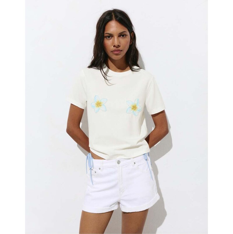 Pull&Bear Beaded flower t-shirt in ice-White