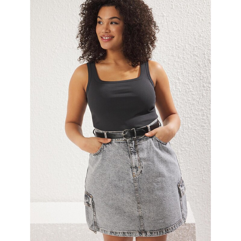 Trendyol Curve Top antracitová