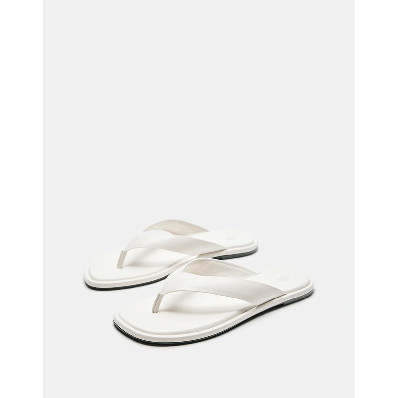 Pull&Bear Flat strap sandals in ecru-White
