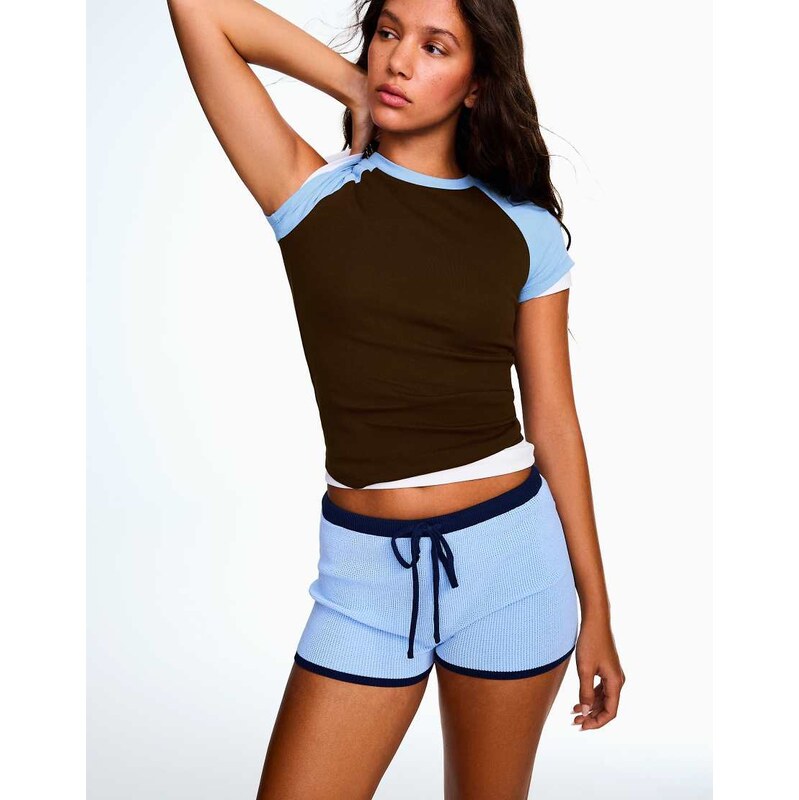 Bershka Fitted raglan t-shirt in brown