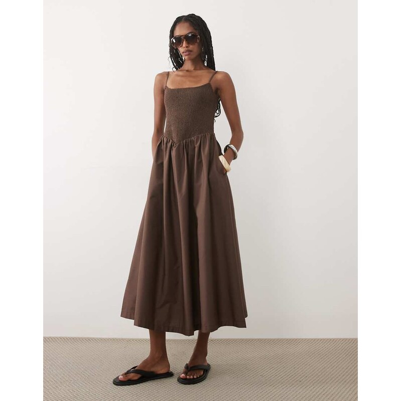 Abercrombie & Fitch dipped waist maxi dress in brown-Black