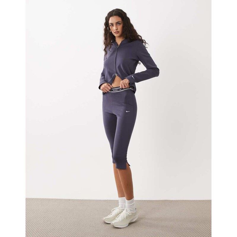 Nike Chill jersey capri leggings in grey-Black