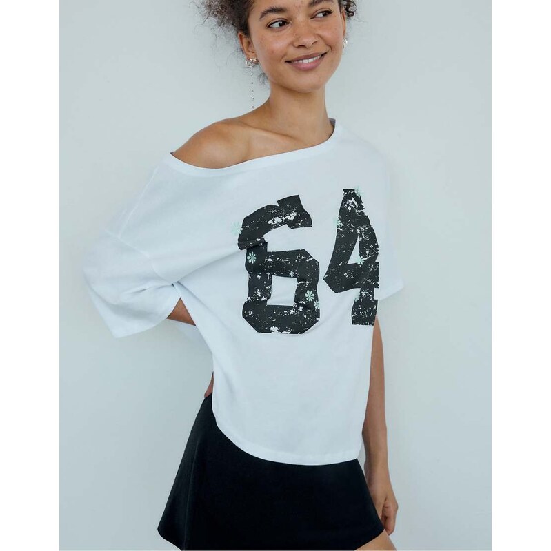 Stradivarius Positional print t-shirt in ecru-White