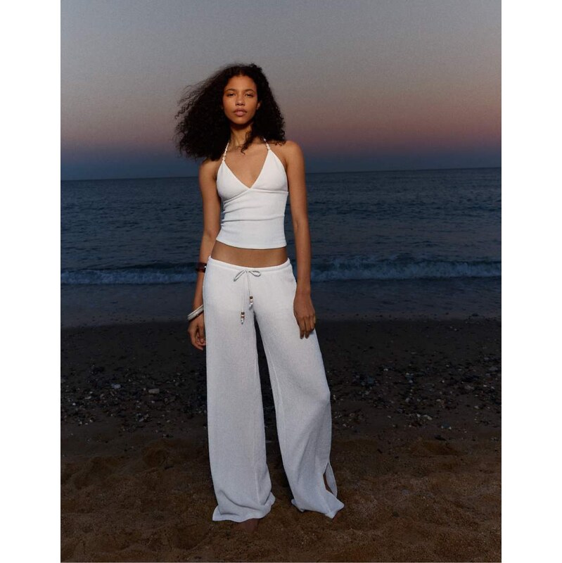 Bershka Wide-leg trousers with elasticated waist in ecru-White