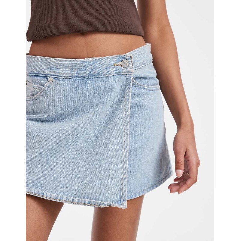 Levis skort in light blue