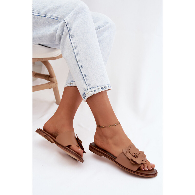 Kožené dámské pantofle s ozdobou model 22185423 Cappuccino -