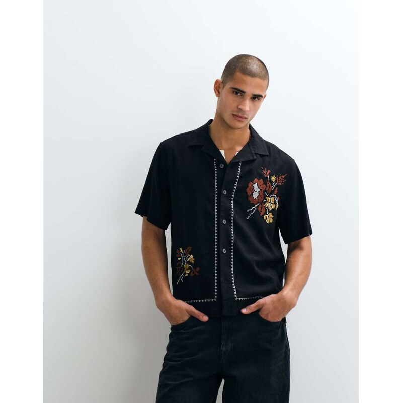 Abercrombie & Fitch linen rich resort embroidered short sleeve