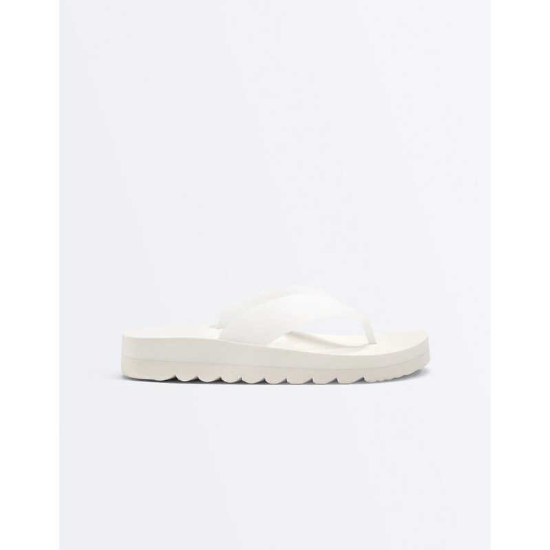 OYSHO Platform sandals in white