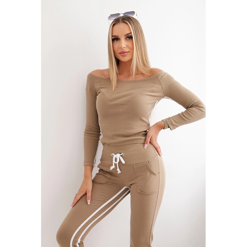 Kesi Set s dvoupruhovým velbloudem