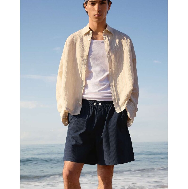 Bershka Boxy bermuda shorts in blue-Navy