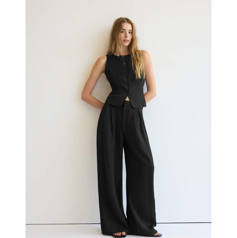 Stradivarius Buttoned waistcoat in black