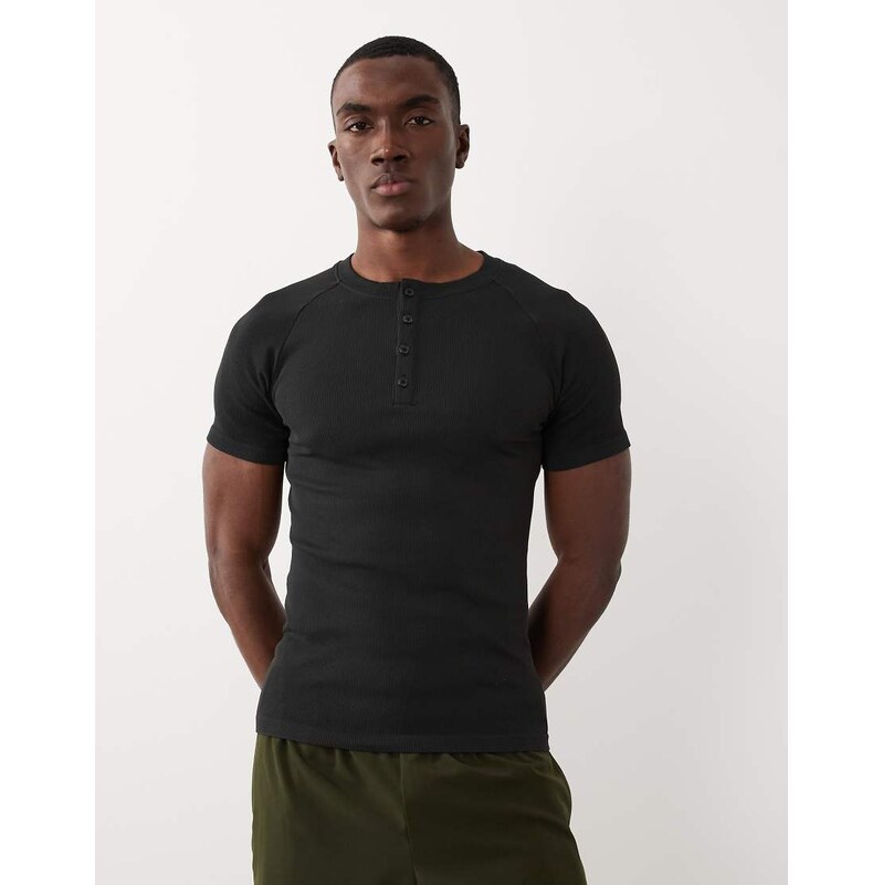 4505 seamless rib muscle fit training henley t-shirt in black