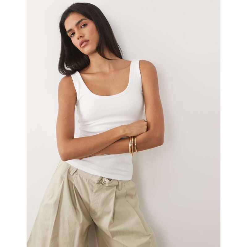 Abercrombie & Fitch ribbed scoop neck tank top with built in bra