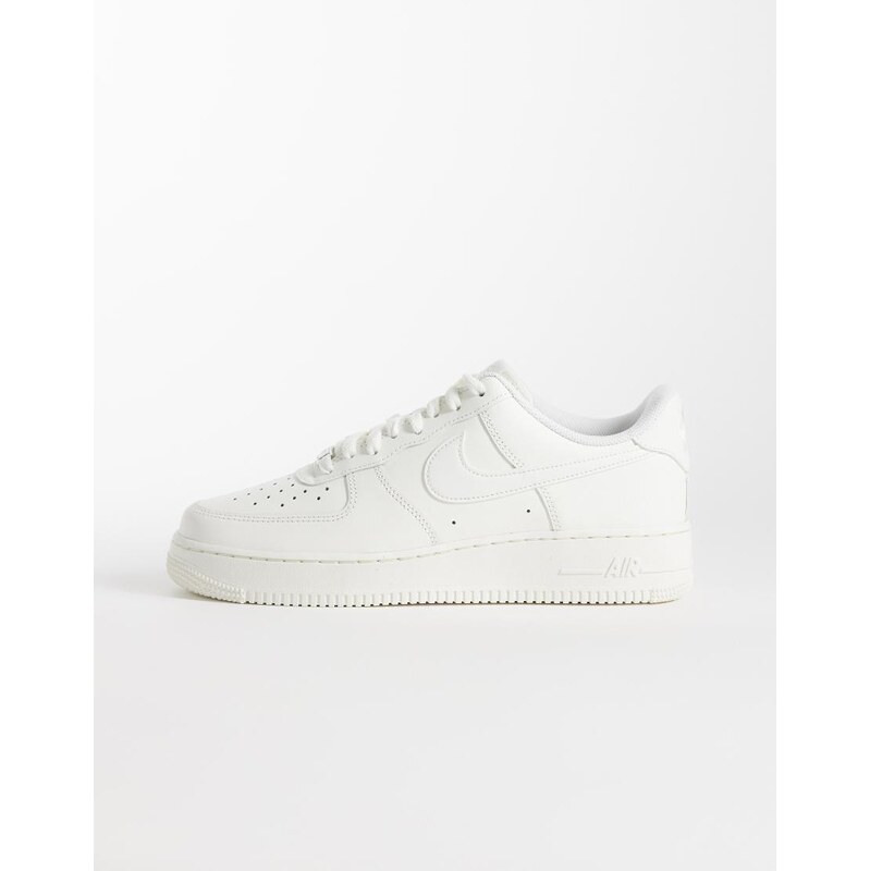 Nike Air Force 1 07 trainers in off white