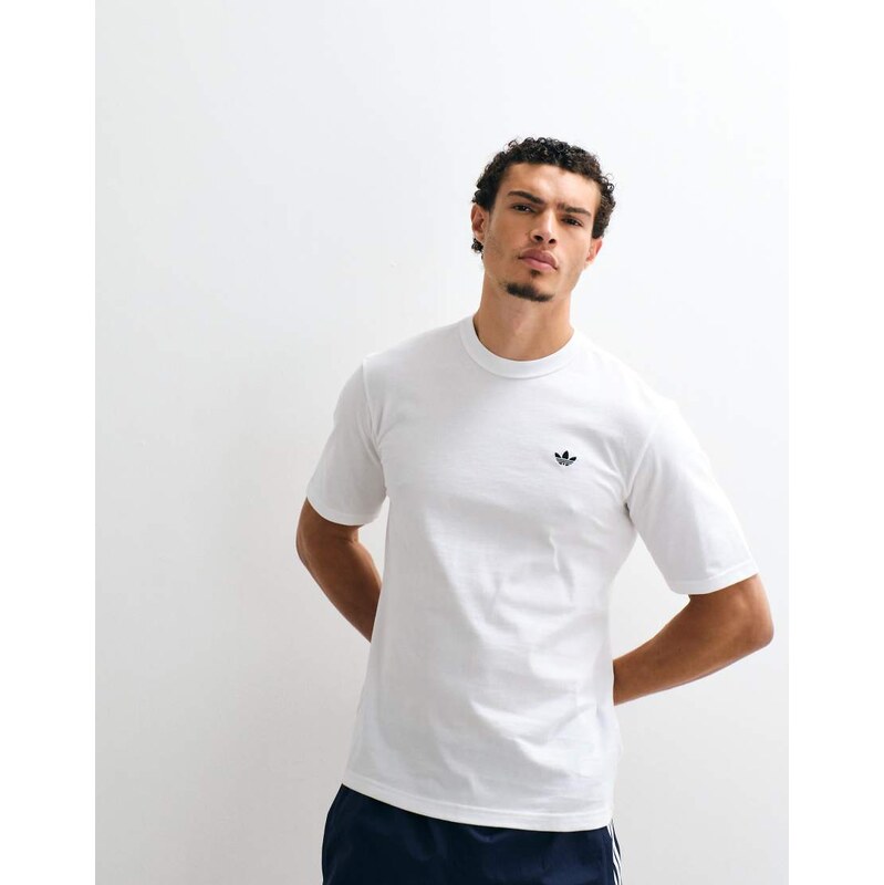 adidas Originals essential regular fit t-shirt in white