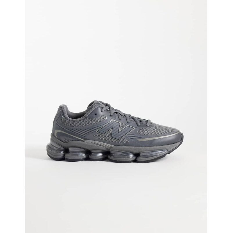 New Balance 2000 trainers in dark grey
