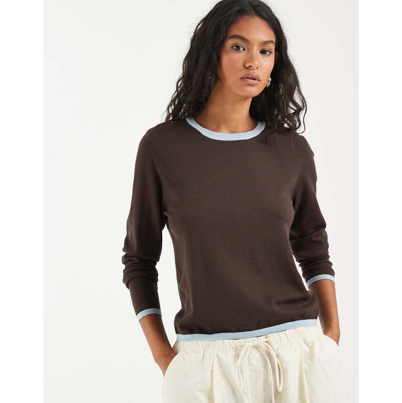 ONLY contrast trim light knit top in brown