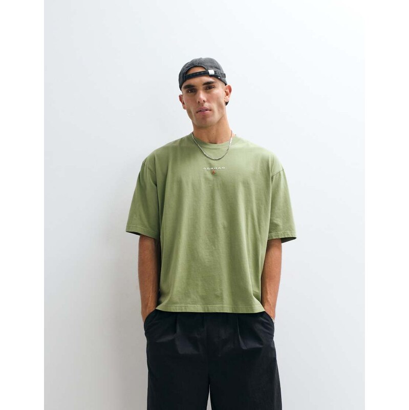 Jordan 96 oversized central logo t-shirt khaki-Green