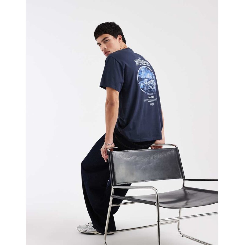 Levis relaxed t-shirt in navy
