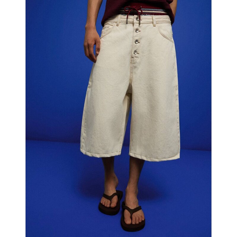 Bershka Barrel denim bermuda shorts in ecru-White