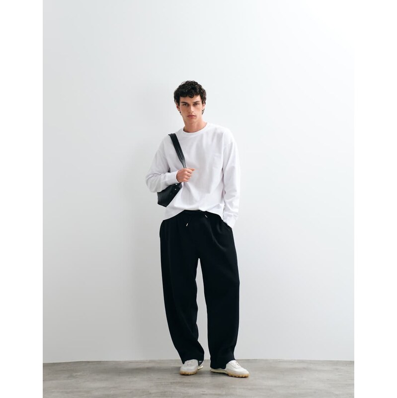 Jack & Jones balloon style jogger in black