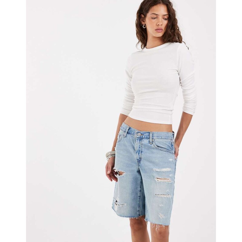 Levis baggy dad jort in bleach wash blue