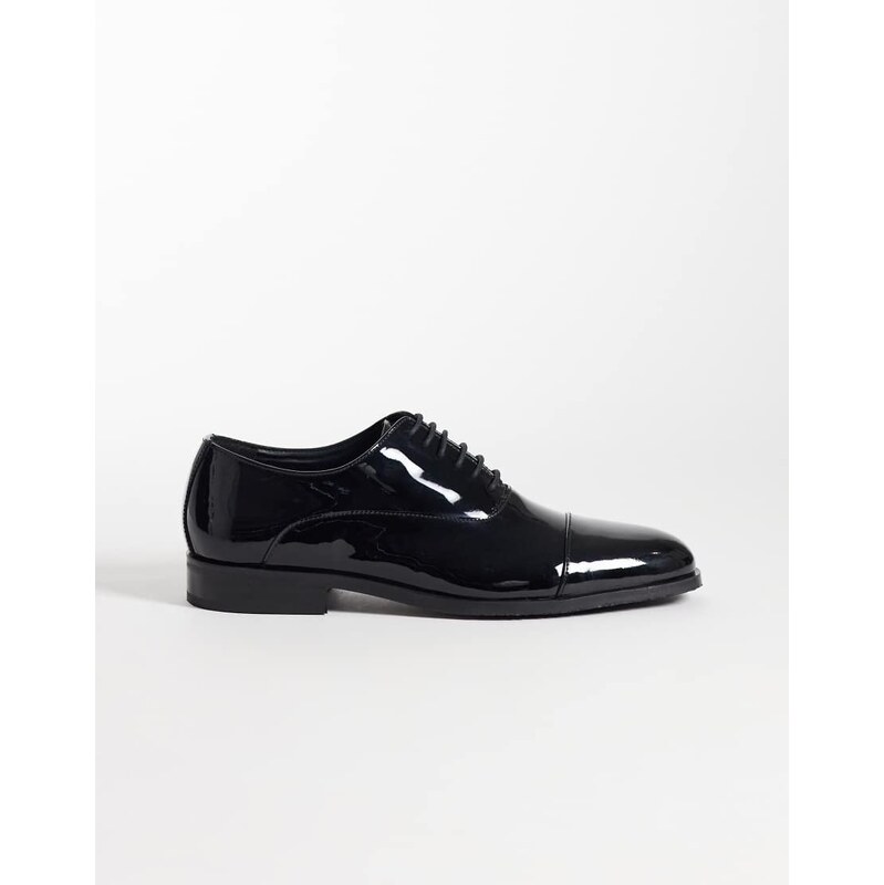 ASOS DESIGN lace up oxford shoes with toe cap in black patent