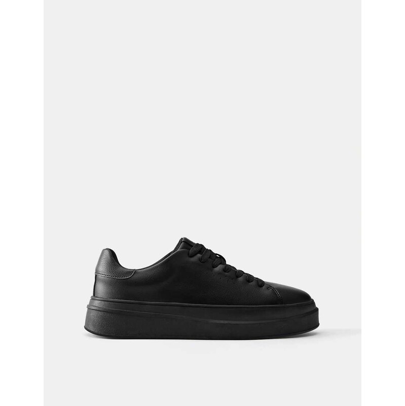 Pull&Bear Casual chunky trainers in black