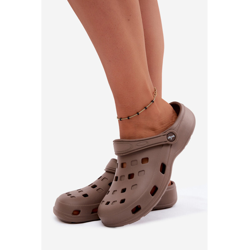 Dámské pěnové pantofle hnědé model 22273906 - Boto