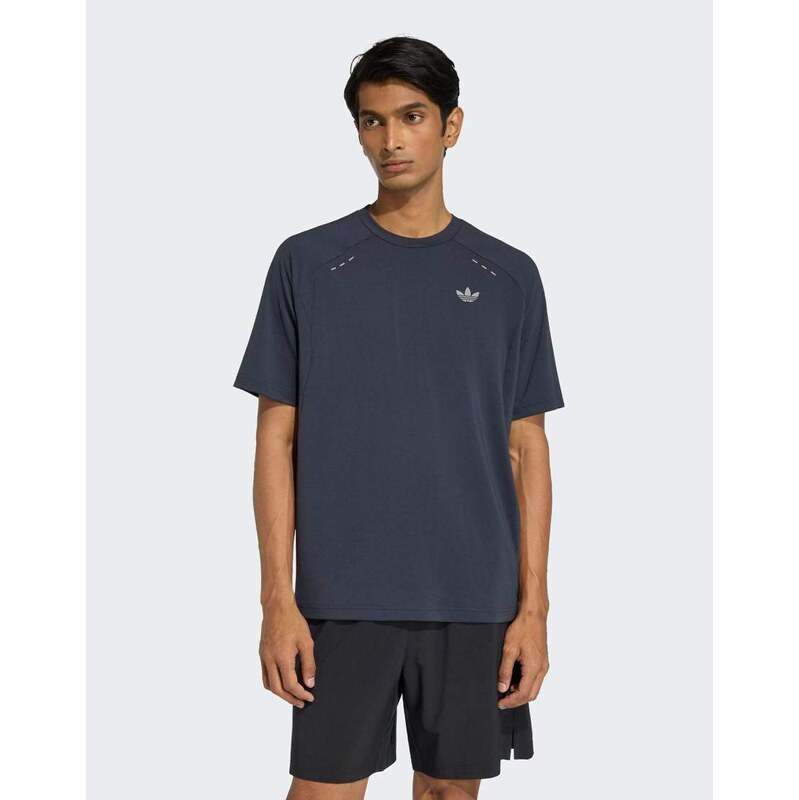 adidas Originals Tech trefoil essentials polyester tee in night