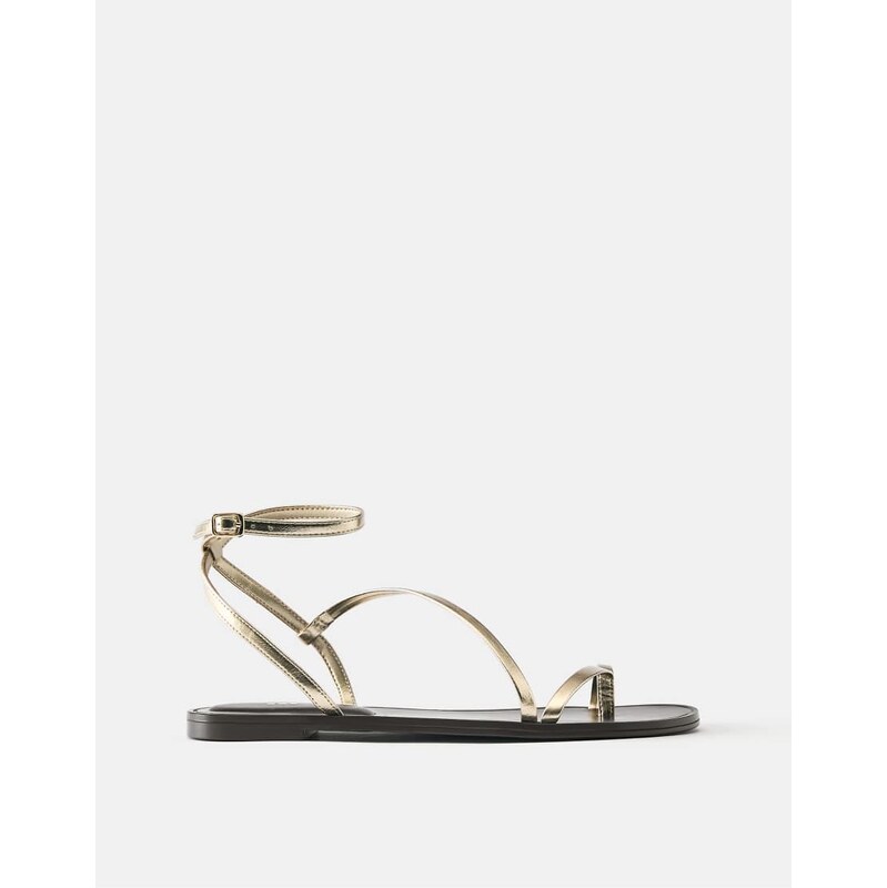 Pull&Bear Gold strappy flat sandals in gold-Multi