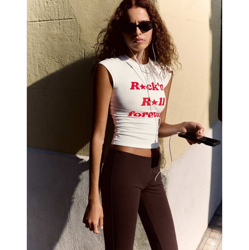 Bershka Regular fit print t-shirt in white