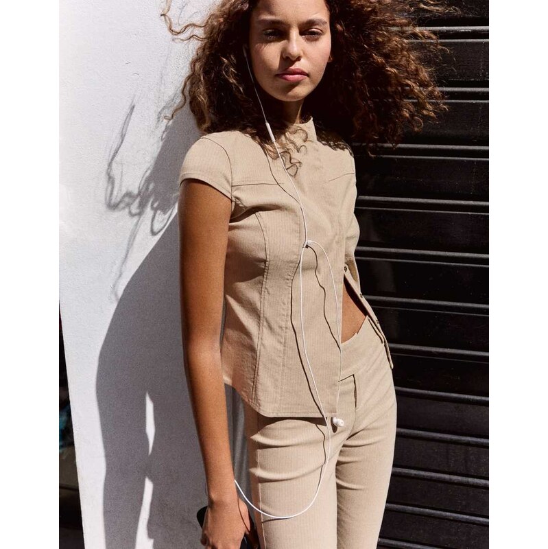Bershka Short sleeve wrap shirt in beige-Neutral
