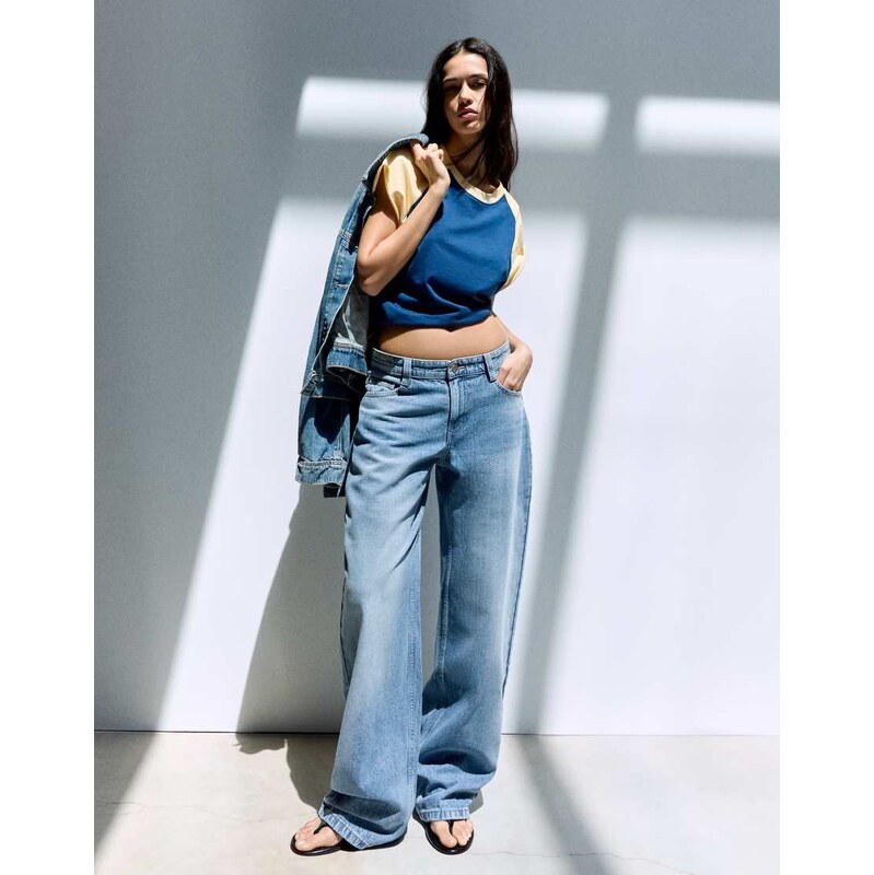 Bershka Low-rise barrel jeans in mid blue