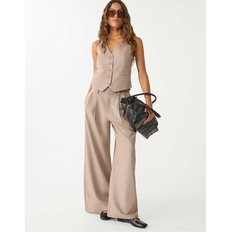 Stradivarius Super wide-leg adjustable trousers in brown
