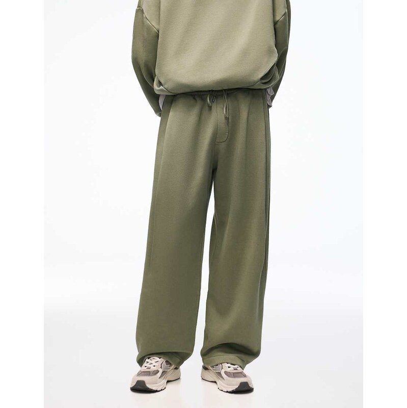 Bershka Balloon fit washed joggers with pleats in khaki-Green