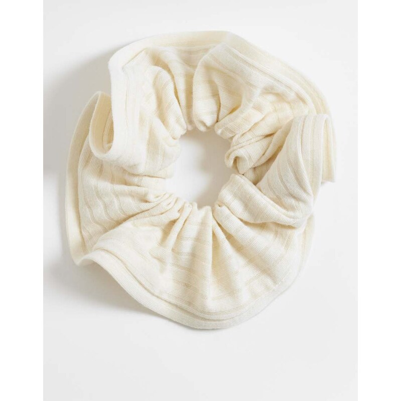 Sui Ava soft touch scrunchie in white