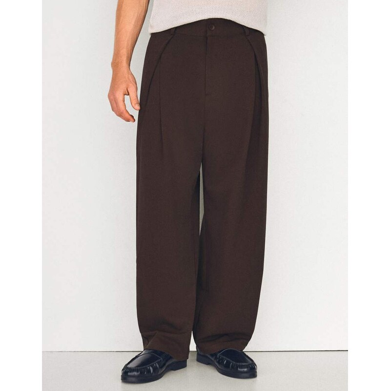 Bershka Pleated baggy trousers in brown