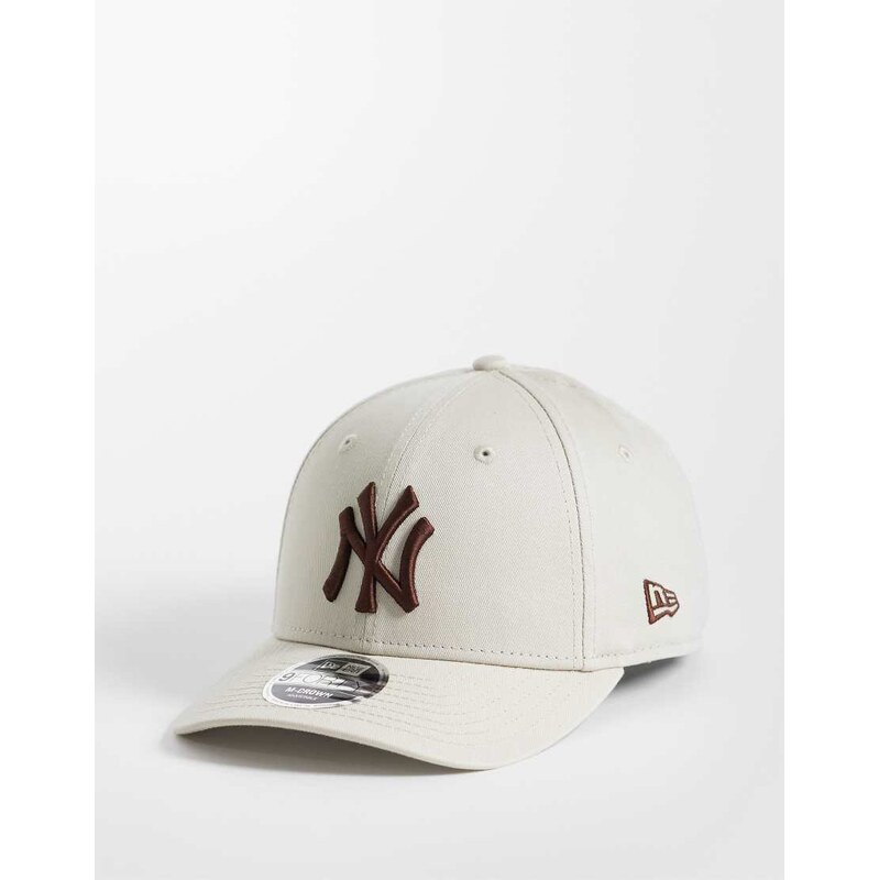 New Era NY Yankees 9forty contrast logo cap in beige/brown-Multi