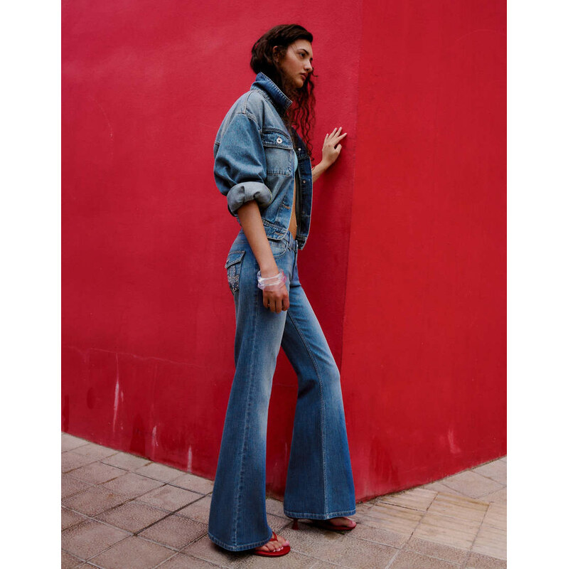 Bershka Embroidered low-rise flared jeans in mid blue