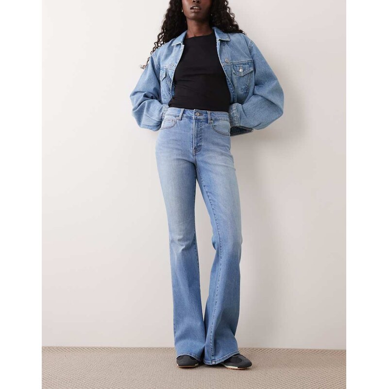 Good American good legs flare jean in washed indigo-Blue