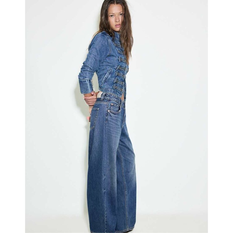 Stradivarius D80 barrel fit jeans in medium denim wash-Blue