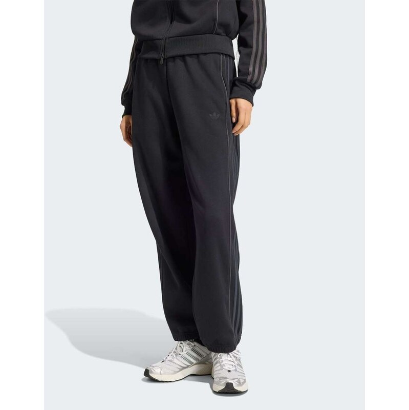 adidas Originals Track pants in black / night grey