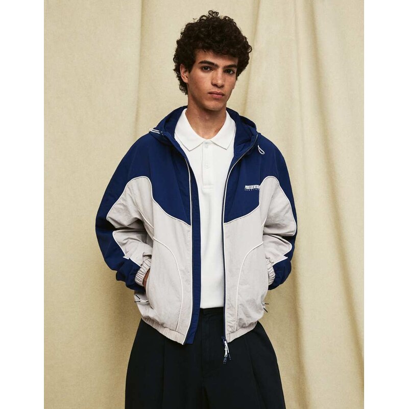 Bershka Hooded windbreaker jacket in blue-Navy